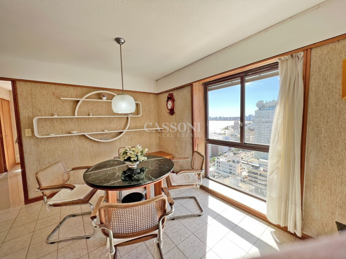 Apartamento ID.3192 - Apartamento en venta en Punta del Este, Tres dormitorios + servicio