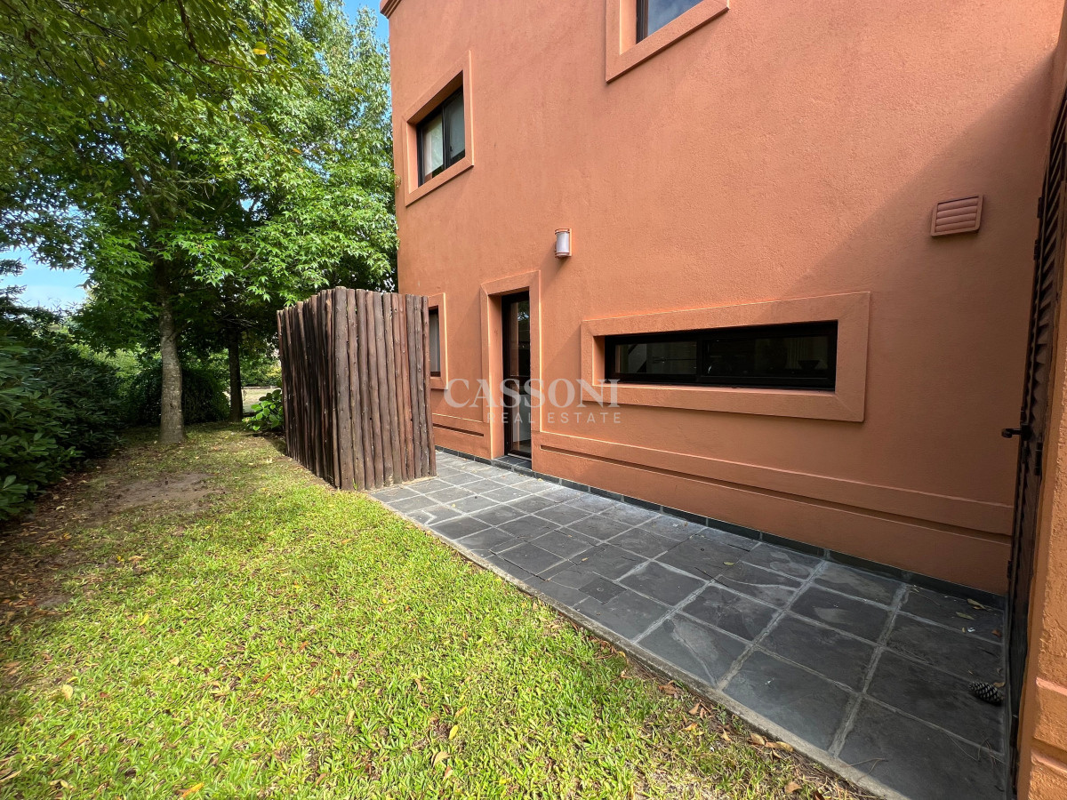 Casa ID.4170 - Alquiler anual y venta casa 2 dormitorios en Barrio privado