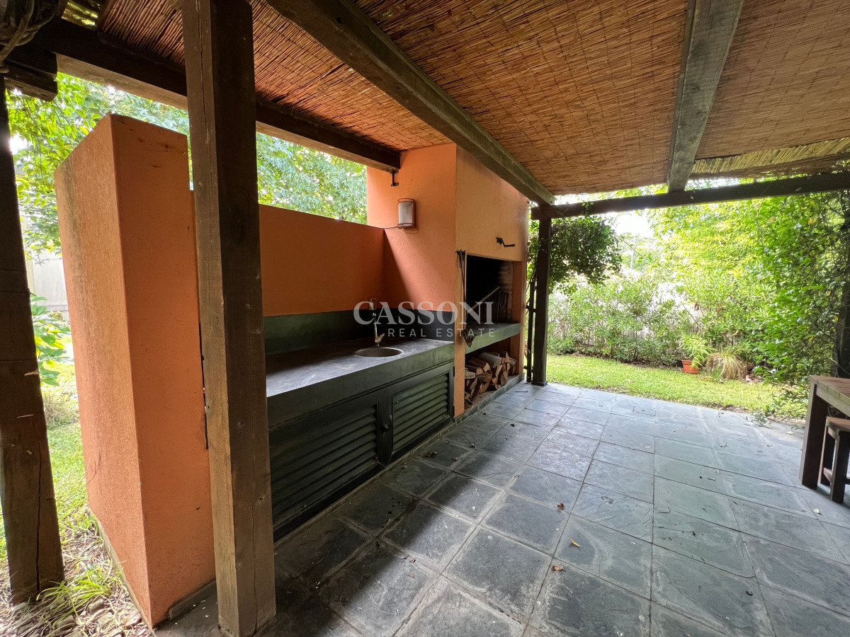 Casa ID.4170 - Alquiler anual y venta casa 2 dormitorios en Barrio privado