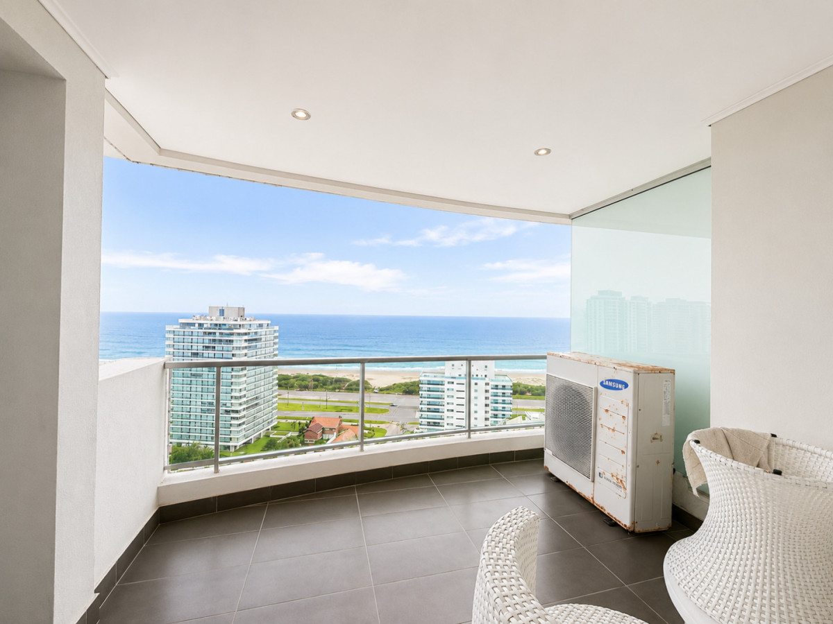 Wind Tower en venta de 3 dormitorios con vista al mar 