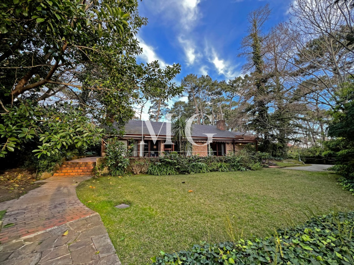 Casa ID.1125 - Residencia en venta ubicada en la mansa - Punta del Este