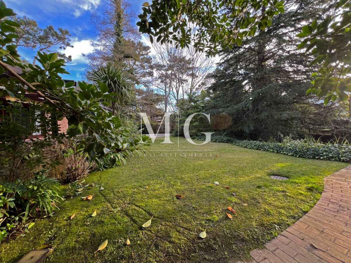 Casa ID.1125 - Residencia en venta ubicada en la mansa - Punta del Este