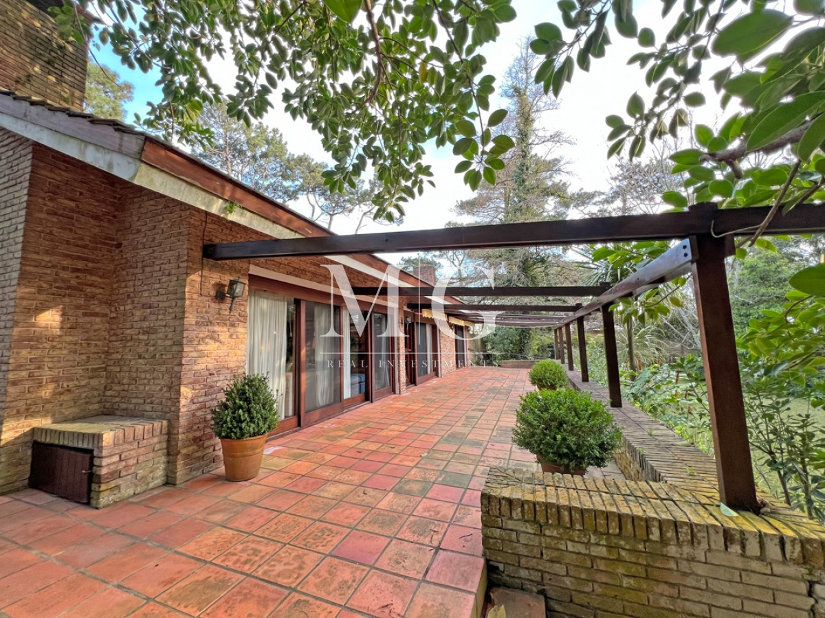 Casa ID.1125 - Residencia en venta ubicada en la mansa - Punta del Este