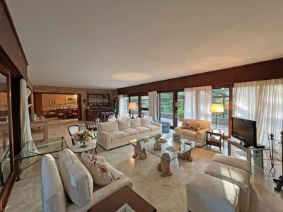 Residencia en venta ubicada en la mansa - Punta del Este