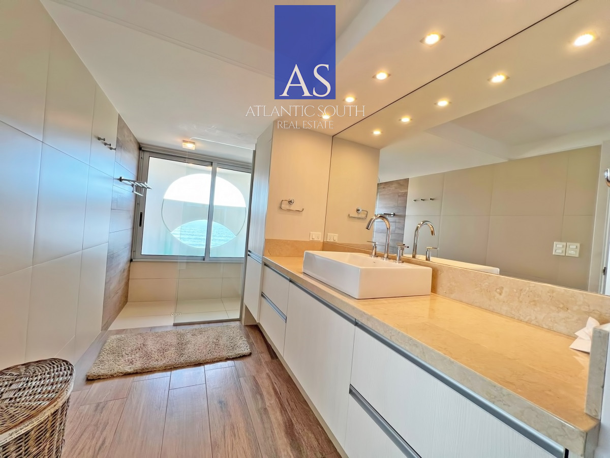 Apartamento ID.4824 - Frente al mar, reciclado en torre de gran categoría en venta 