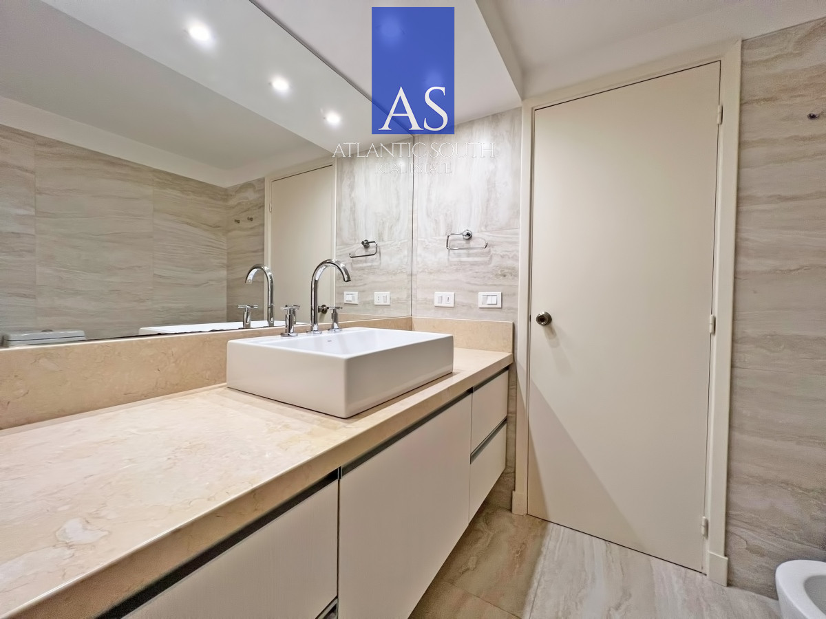 Apartamento ID.4824 - Frente al mar, reciclado en torre de gran categoría en venta 