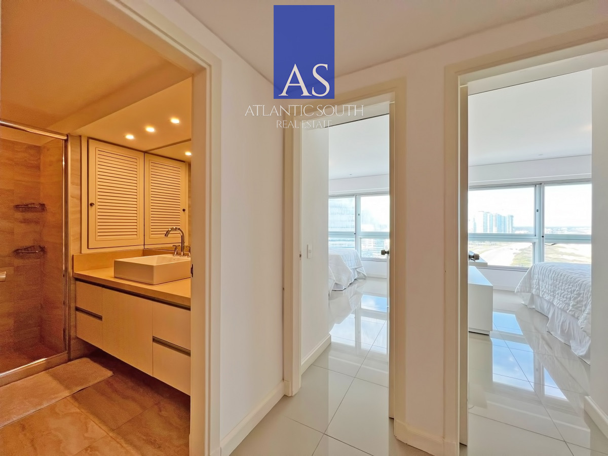 Apartamento ID.4824 - Frente al mar, reciclado en torre de gran categoría en venta 