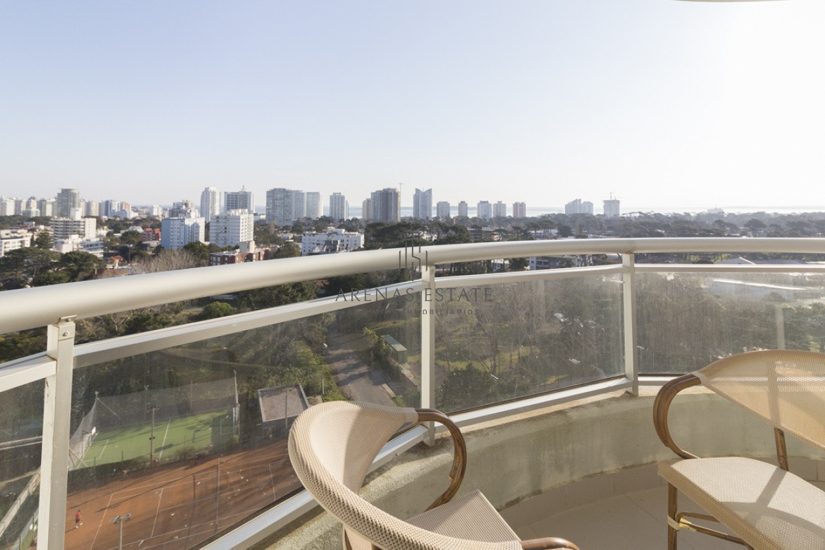Apartamento ID.3119 - Piso alto, dos dormitorios, dos baños
