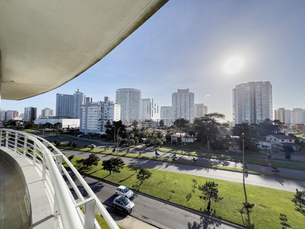 Apartamento ID.4062 - VENTA APARTAMENTO DOS DORMITORIOS PUNTA DEL ESTE