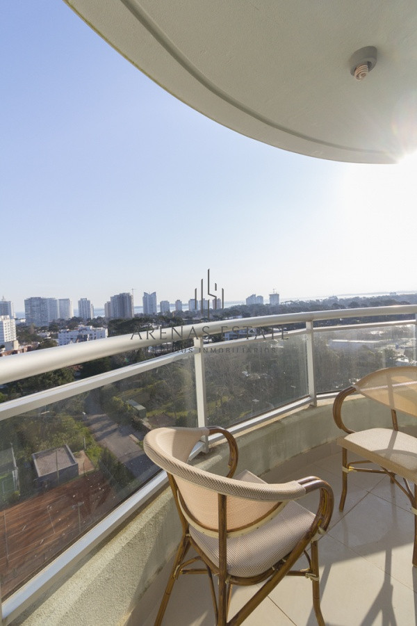 Apartamento ID.3119 - Piso alto, dos dormitorios, dos baños