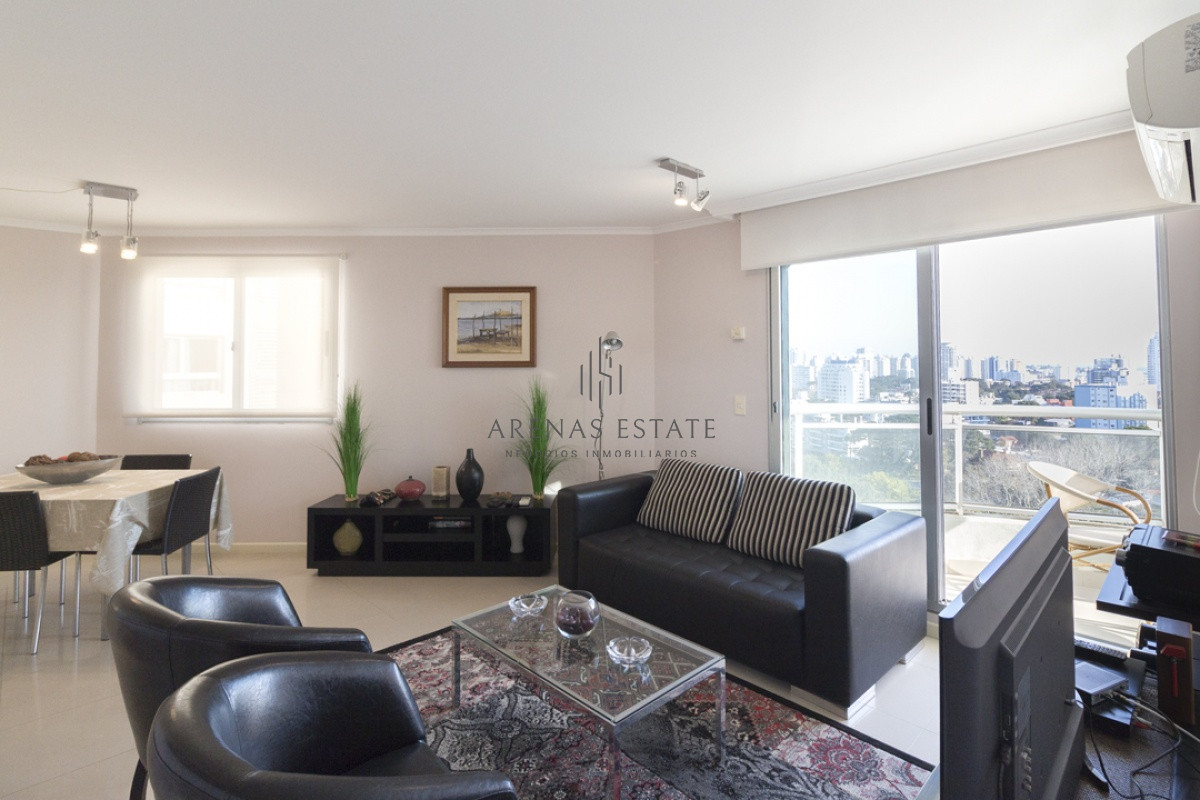 Apartamento ID.3119 - Piso alto, dos dormitorios, dos baños