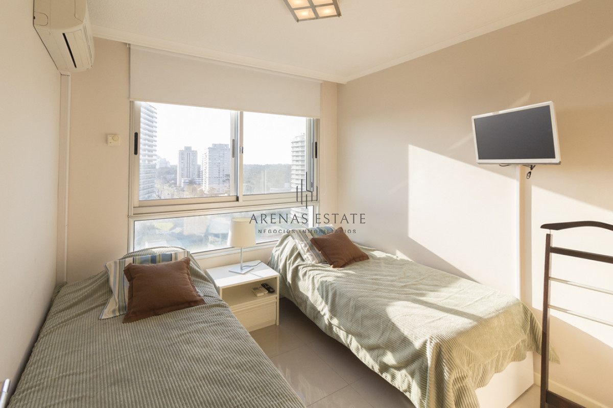 Apartamento ID.3119 - Piso alto, dos dormitorios, dos baños