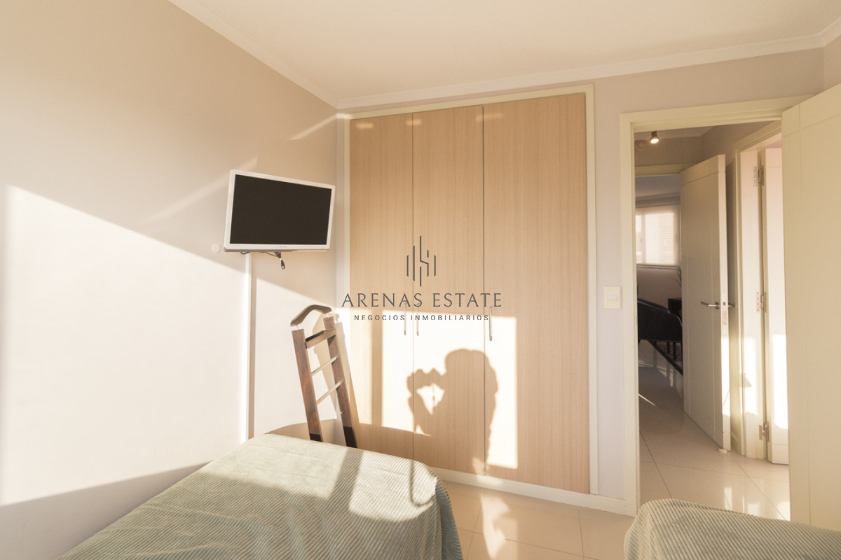 Apartamento ID.3119 - Piso alto, dos dormitorios, dos baños