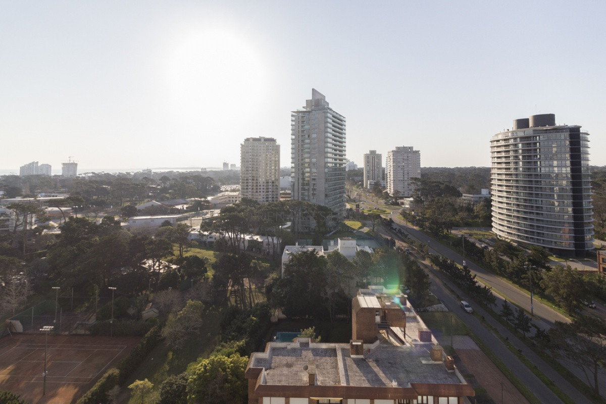 Apartamento ID.3119 - Piso alto, dos dormitorios, dos baños