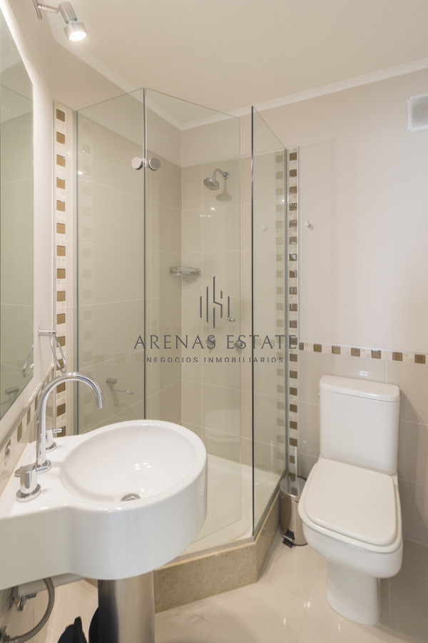 Apartamento ID.3119 - Piso alto, dos dormitorios, dos baños