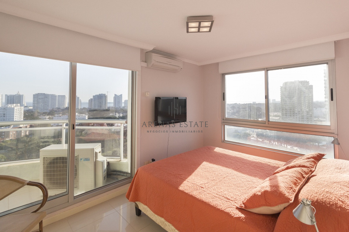 Apartamento ID.3119 - Piso alto, dos dormitorios, dos baños