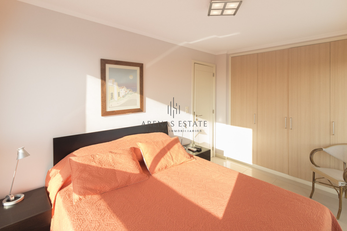 Apartamento ID.3119 - Piso alto, dos dormitorios, dos baños