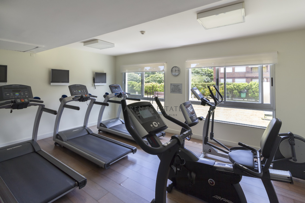Apartamento ID.3119 - Piso alto, dos dormitorios, dos baños