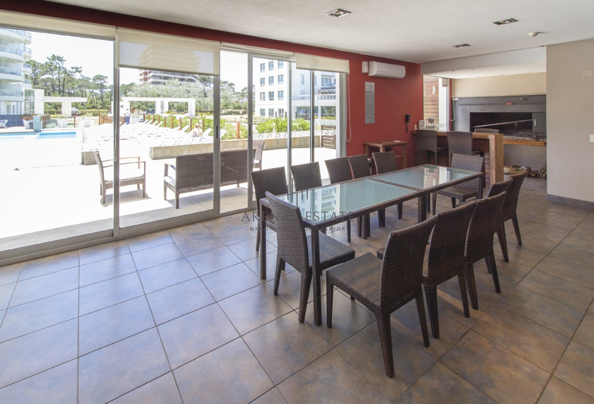 Apartamento ID.3119 - Piso alto, dos dormitorios, dos baños