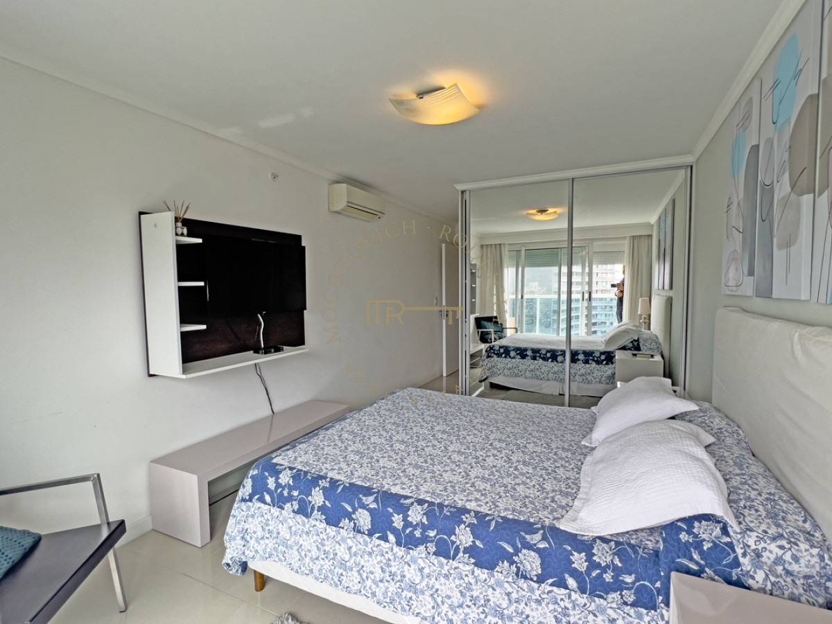 Apartamento ID.2502 - Apartamento en venta y alquiler en Mansa Punta del Este, 2 dormitorios, 3 baños