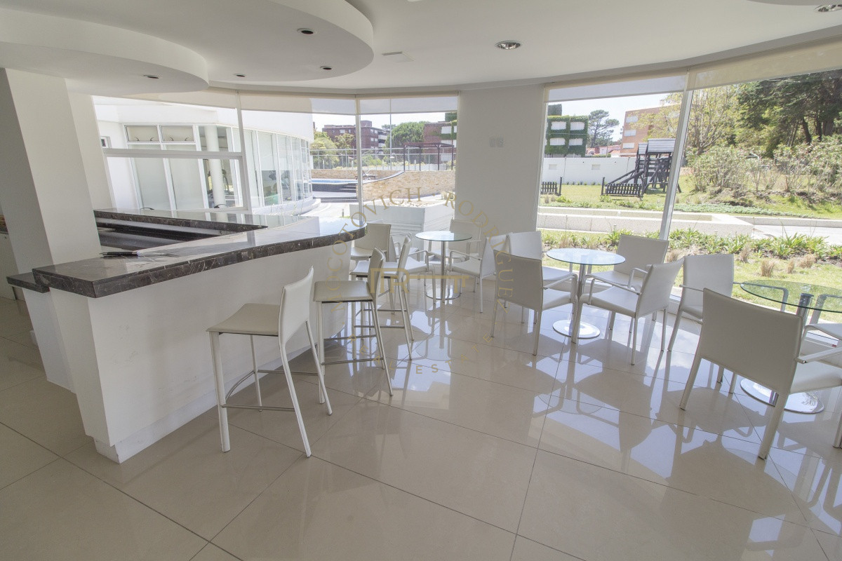 Apartamento ID.2502 - Apartamento en venta y alquiler en Mansa Punta del Este, 2 dormitorios, 3 baños