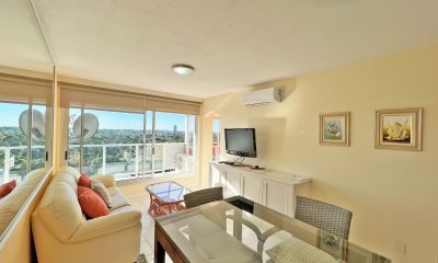 VENTA DE APARTAMENTO DE 1 DORMITORIO Y MEDIO EN MANSA PUNTA DEL ESTE