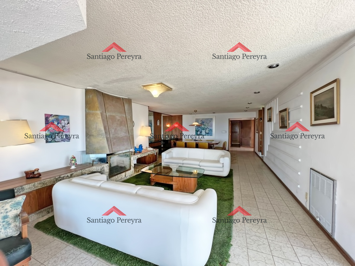 Apartamento ID.15581 - Apartamento en venta en Punta del Este, Tres dormitorios + servicio
