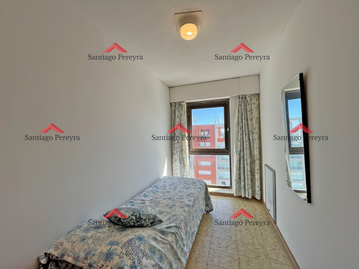 Apartamento ID.15581 - Apartamento en venta en Punta del Este, Tres dormitorios + servicio