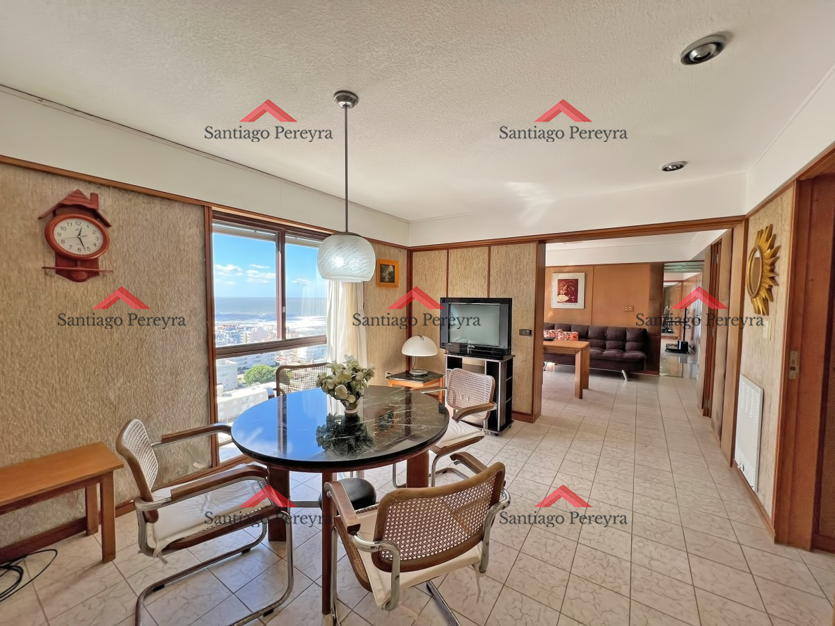 Apartamento ID.15581 - Apartamento en venta en Punta del Este, Tres dormitorios + servicio