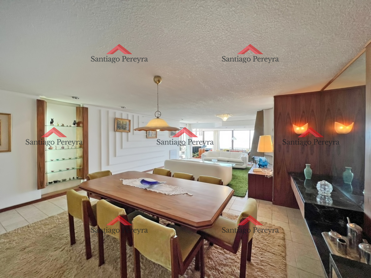Apartamento ID.15581 - Apartamento en venta en Punta del Este, Tres dormitorios + servicio