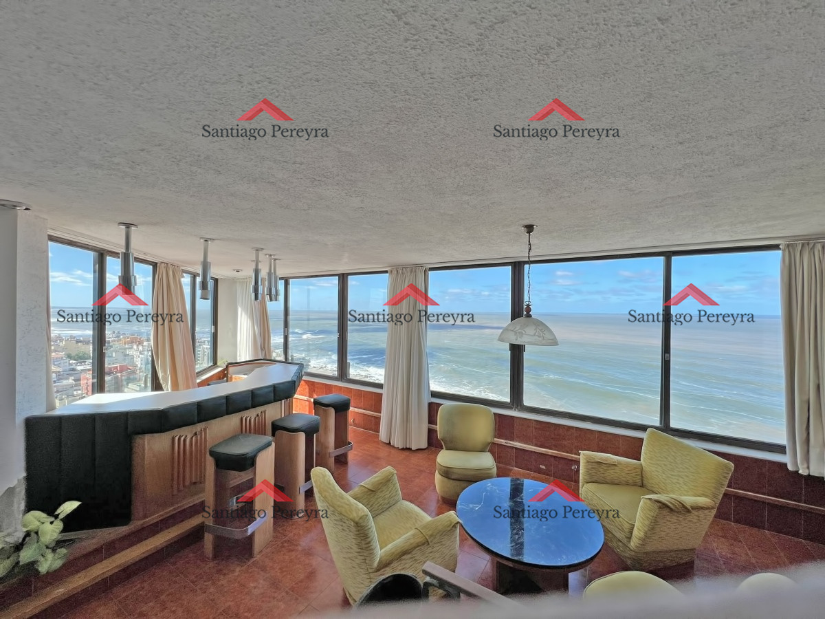 Apartamento ID.15581 - Apartamento en venta en Punta del Este, Tres dormitorios + servicio