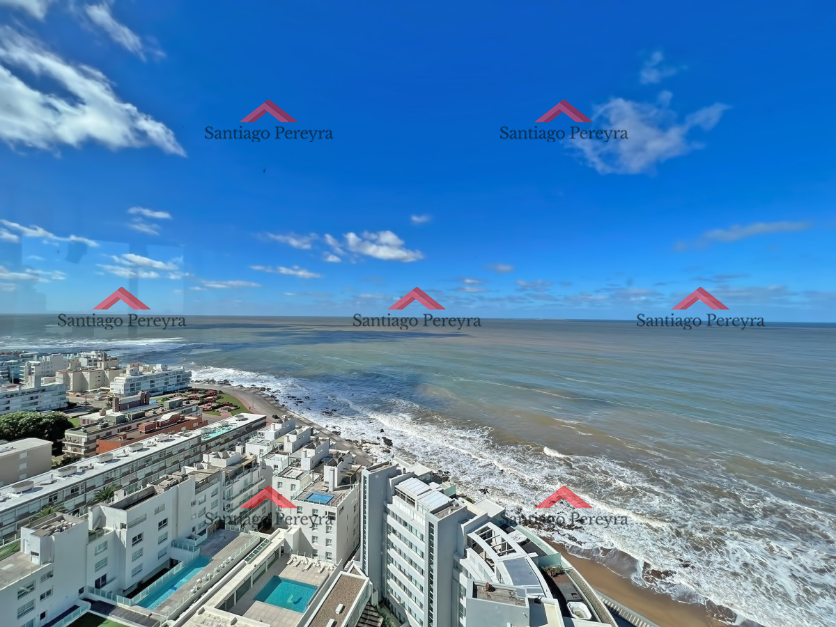 Apartamento ID.15581 - Apartamento en venta en Punta del Este, Tres dormitorios + servicio