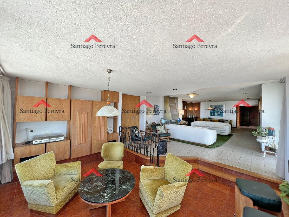 Apartamento ID.15581 - Apartamento en venta en Punta del Este, Tres dormitorios + servicio