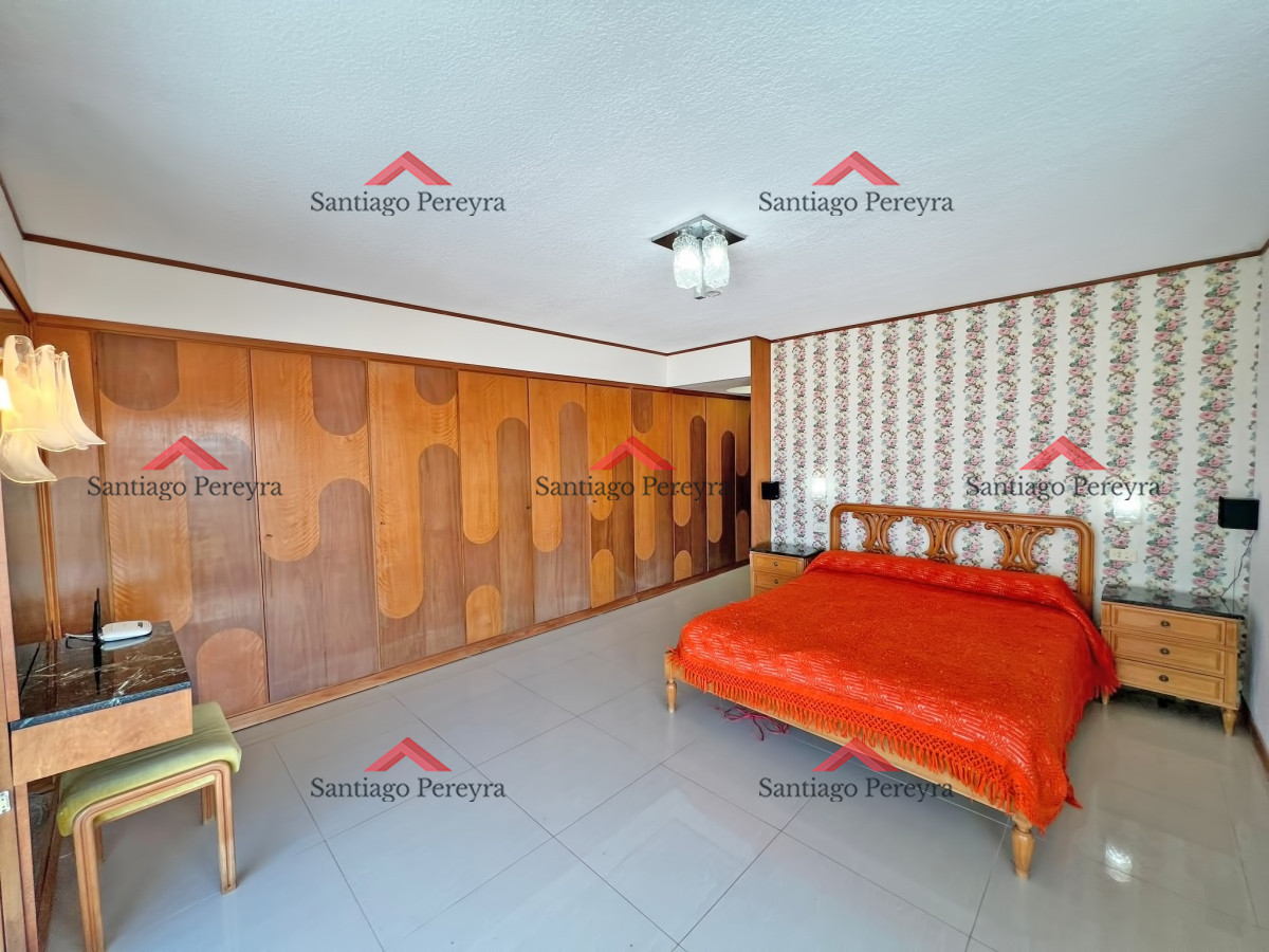 Apartamento ID.15581 - Apartamento en venta en Punta del Este, Tres dormitorios + servicio