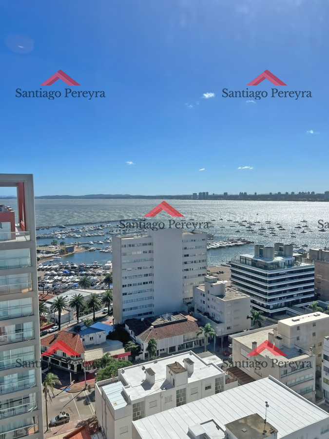 Apartamento ID.15581 - Apartamento en venta en Punta del Este, Tres dormitorios + servicio