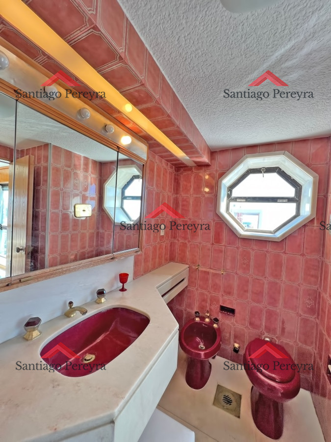 Apartamento ID.15581 - Apartamento en venta en Punta del Este, Tres dormitorios + servicio