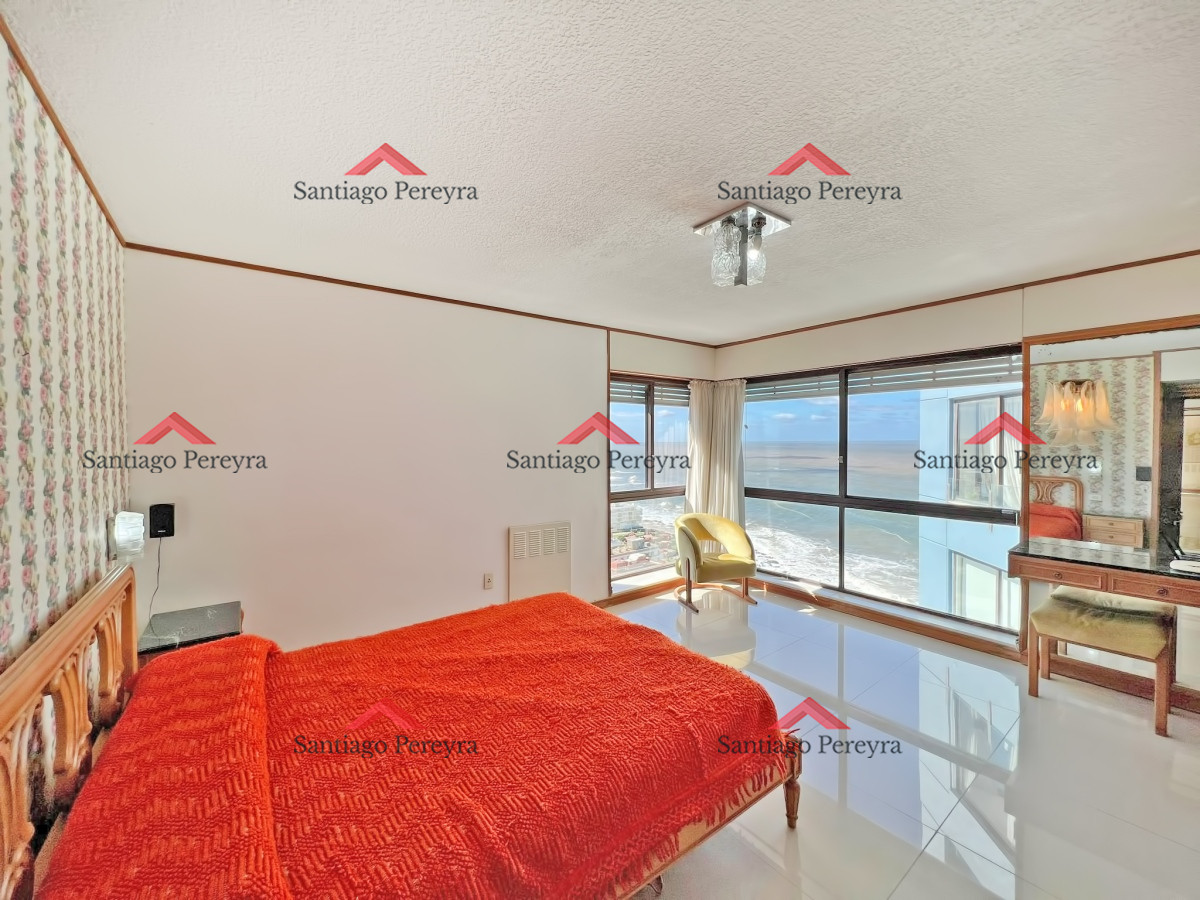 Apartamento ID.15581 - Apartamento en venta en Punta del Este, Tres dormitorios + servicio