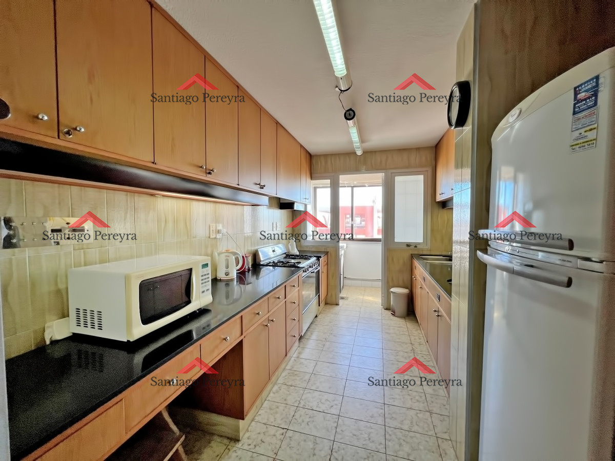 Apartamento ID.15581 - Apartamento en venta en Punta del Este, Tres dormitorios + servicio