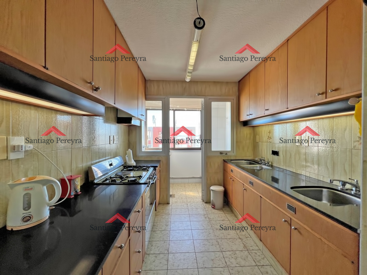 Apartamento ID.15581 - Apartamento en venta en Punta del Este, Tres dormitorios + servicio