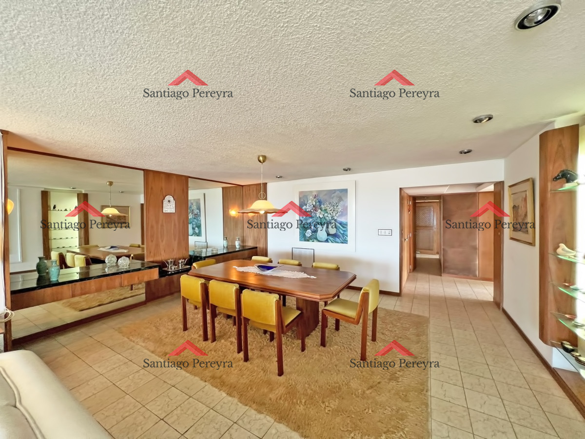 Apartamento ID.15581 - Apartamento en venta en Punta del Este, Tres dormitorios + servicio