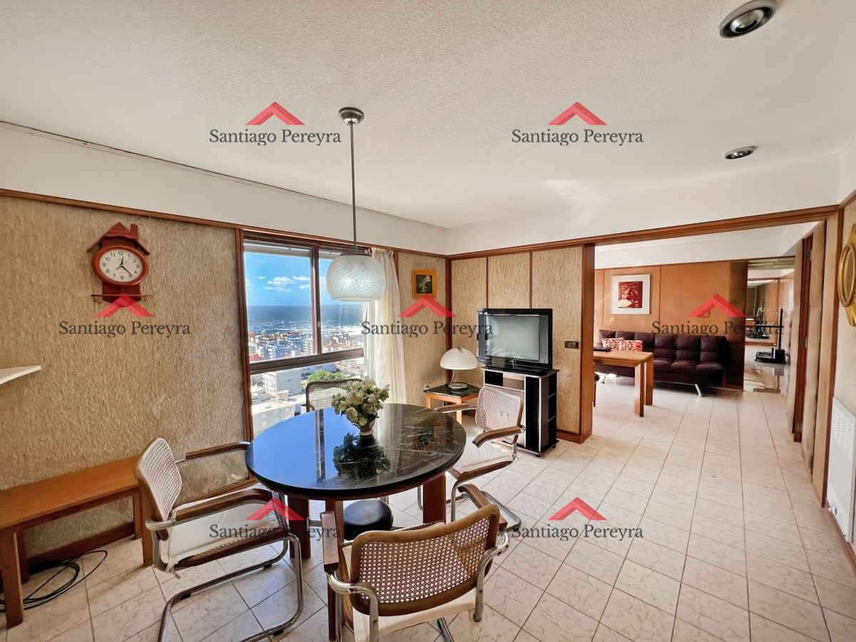 Apartamento ID.15581 - Apartamento en venta en Punta del Este, Tres dormitorios + servicio
