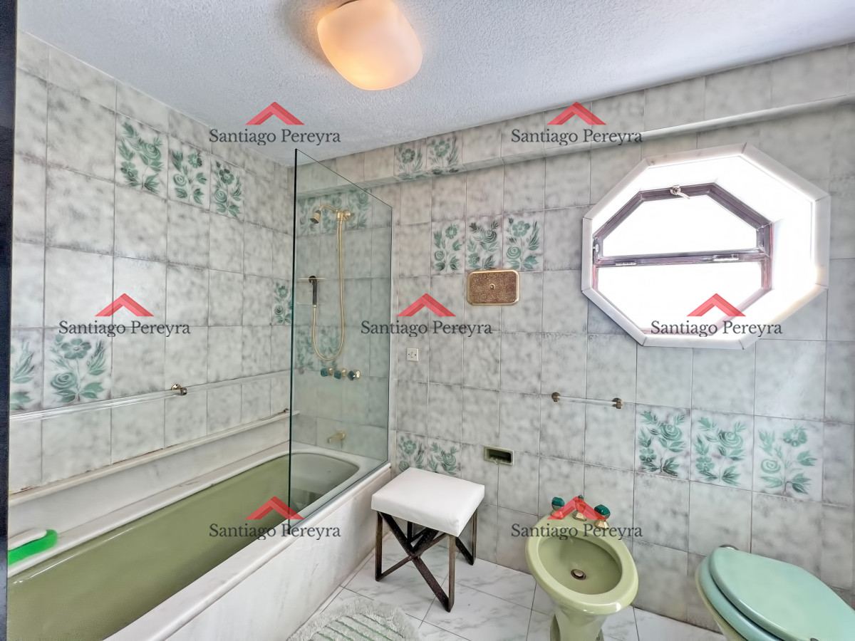 Apartamento ID.15581 - Apartamento en venta en Punta del Este, Tres dormitorios + servicio