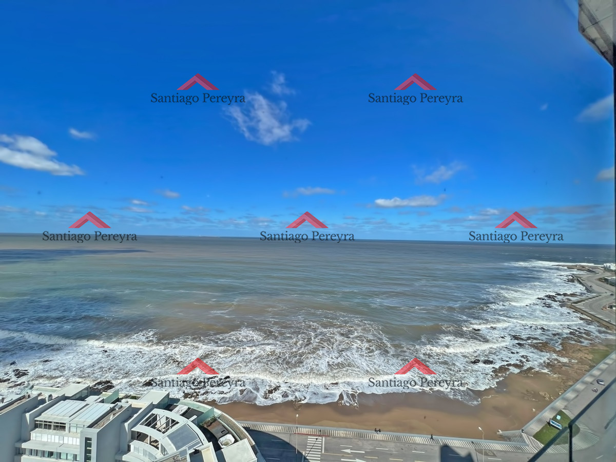 Apartamento ID.15581 - Apartamento en venta en Punta del Este, Tres dormitorios + servicio