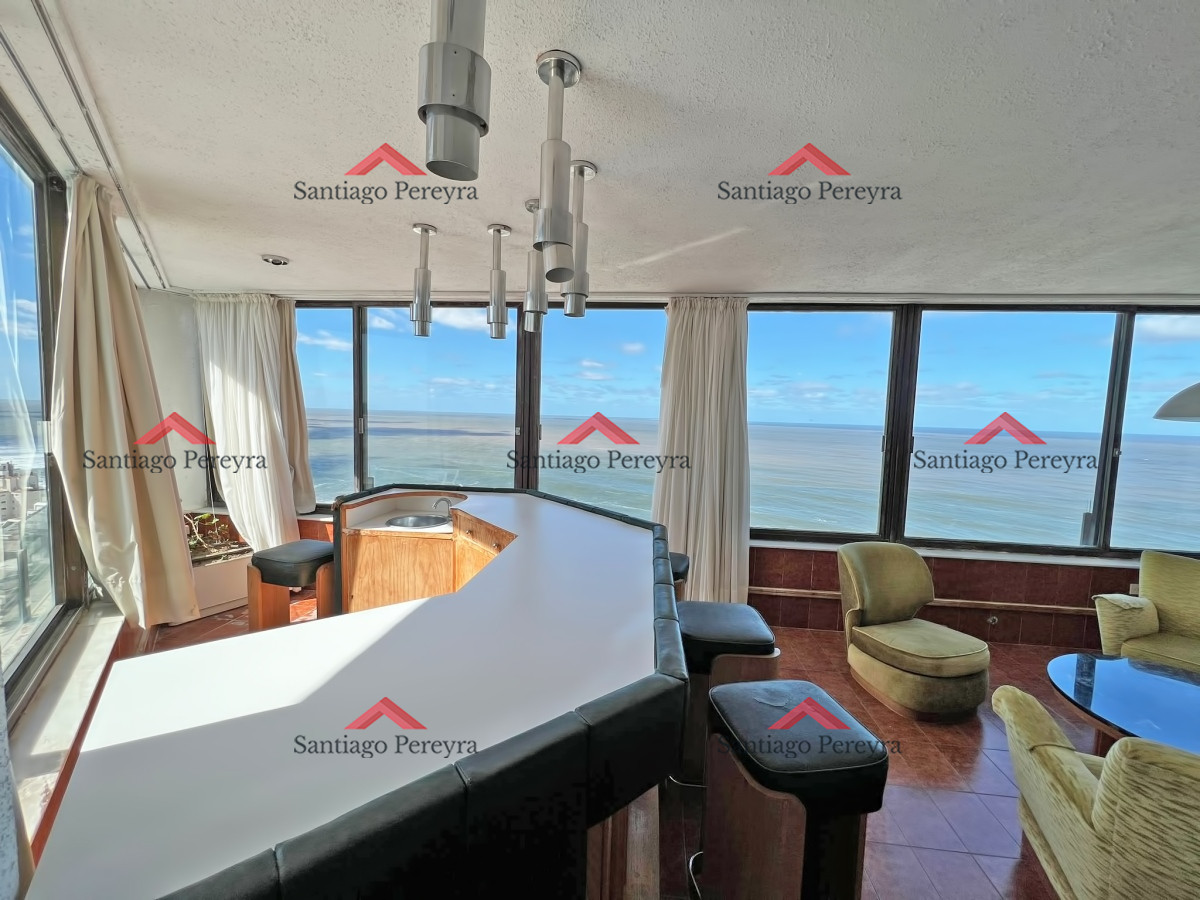 Apartamento ID.15581 - Apartamento en venta en Punta del Este, Tres dormitorios + servicio