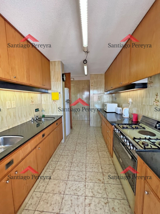 Apartamento ID.15581 - Apartamento en venta en Punta del Este, Tres dormitorios + servicio