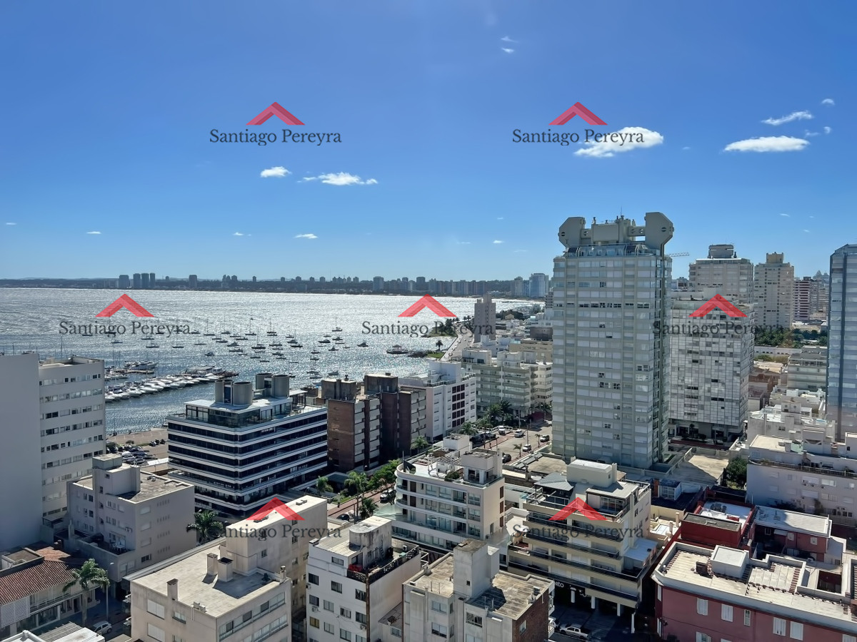 Apartamento ID.15581 - Apartamento en venta en Punta del Este, Tres dormitorios + servicio
