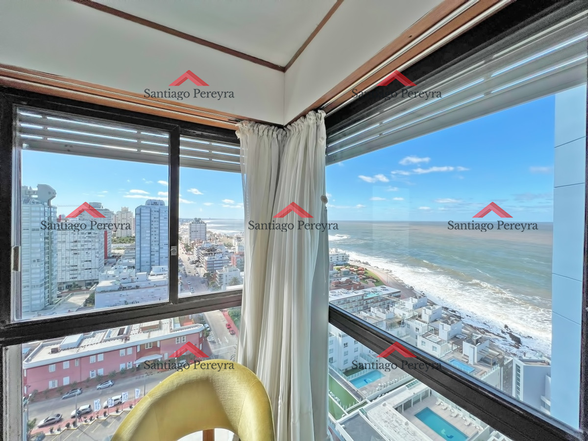 Apartamento ID.15581 - Apartamento en venta en Punta del Este, Tres dormitorios + servicio