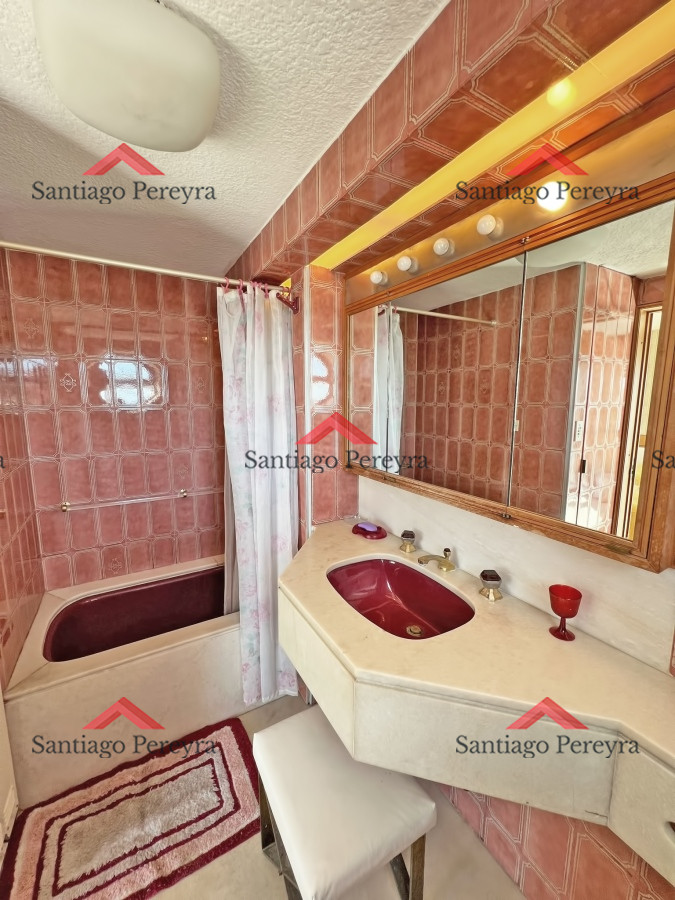 Apartamento ID.15581 - Apartamento en venta en Punta del Este, Tres dormitorios + servicio