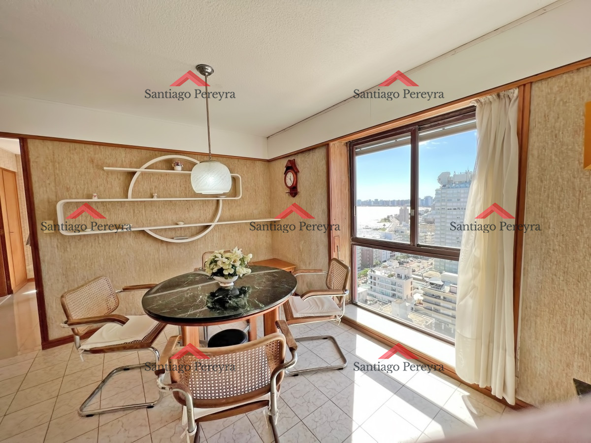 Apartamento ID.15581 - Apartamento en venta en Punta del Este, Tres dormitorios + servicio