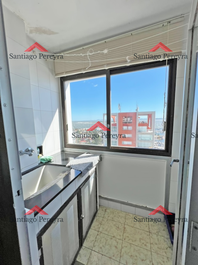 Apartamento ID.15581 - Apartamento en venta en Punta del Este, Tres dormitorios + servicio